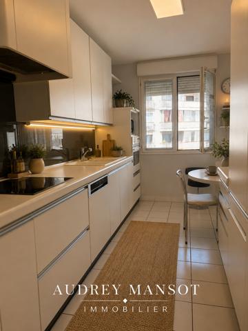 Appartement
         5 pièces
        - 106 m² 380 000 € *