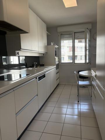 Appartement
         5 pièces
        - 106 m² 380 000 € *