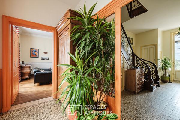 Demeure au style Art Nouveau en centre-ville avec vue