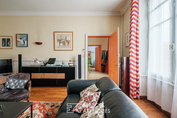 Demeure au style Art Nouveau en centre-ville avec vue