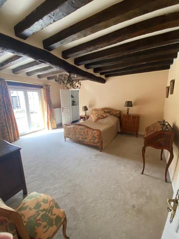 Étampes (91150) 8 KMS D'ETAMPES CHALO SAINT MARS PROPRIETE DE 300 M2 HABITABLES 6 CHAMBRES SUR 8950 M2 DE TERRAIN