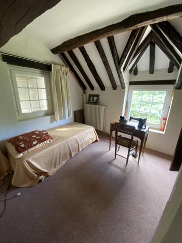 Étampes (91150) 8 KMS D'ETAMPES CHALO SAINT MARS PROPRIETE DE 300 M2 HABITABLES 6 CHAMBRES SUR 8950 M2 DE TERRAIN