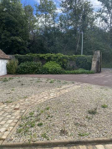 Étampes (91150) 8 KMS D'ETAMPES CHALO SAINT MARS PROPRIETE DE 300 M2 HABITABLES 6 CHAMBRES SUR 8950 M2 DE TERRAIN