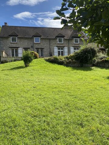 Étampes (91150) 8 KMS D'ETAMPES CHALO SAINT MARS PROPRIETE DE 300 M2 HABITABLES 6 CHAMBRES SUR 8950 M2 DE TERRAIN