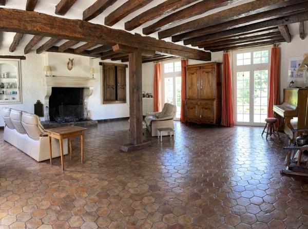 Étampes (91150) 8 KMS D'ETAMPES CHALO SAINT MARS PROPRIETE DE 300 M2 HABITABLES 6 CHAMBRES SUR 8950 M2 DE TERRAIN