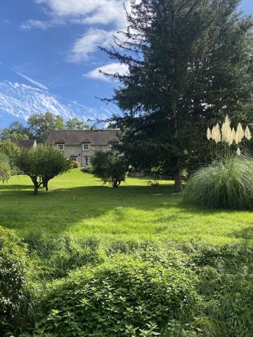 Étampes (91150) 8 KMS D'ETAMPES CHALO SAINT MARS PROPRIETE DE 300 M2 HABITABLES 6 CHAMBRES SUR 8950 M2 DE TERRAIN