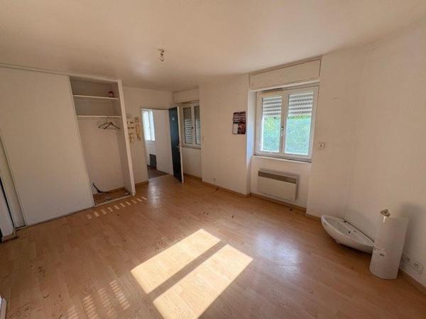 Ancien bureau de poste avec 3 studios - Idéale investissement locatif