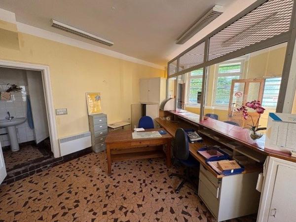 Ancien bureau de poste avec 3 studios - Idéale investissement locatif