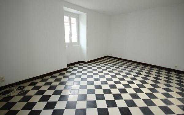 Maison à louer    2 pièces •  Mont