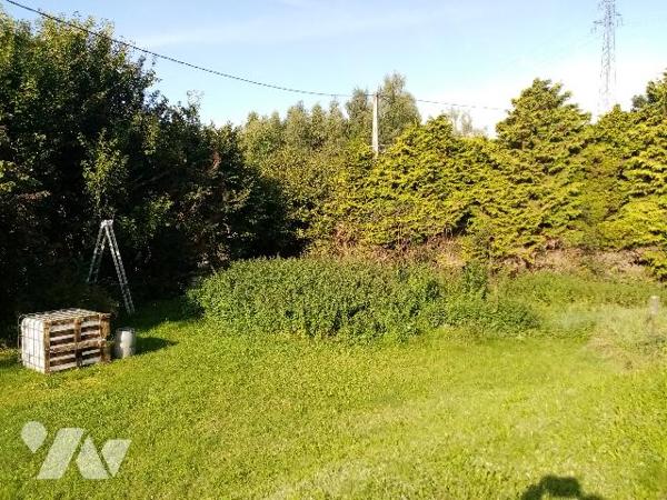 pavillon individuel traditionnel  élevé sur sous-sol, terrain attenant de 1681m²