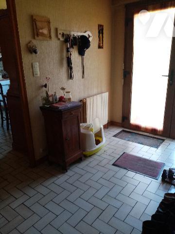 pavillon individuel traditionnel  élevé sur sous-sol, terrain attenant de 1681m²