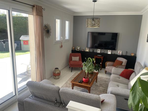 Poitiers (86000) MIGNE-AUXANCES Maison Contemporaine 5 Chambres avec Piscine et Grand Jardin arboré !