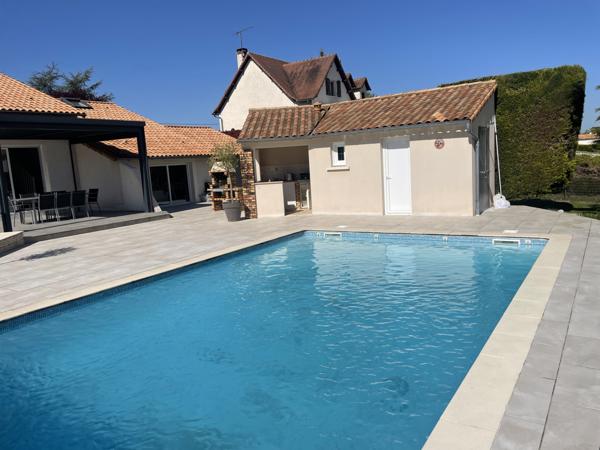 Poitiers (86000) MIGNE-AUXANCES Maison Contemporaine 5 Chambres avec Piscine et Grand Jardin arboré !