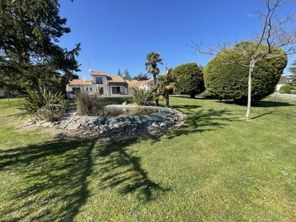 Poitiers (86000) MIGNE-AUXANCES Maison Contemporaine 5 Chambres avec Piscine et Grand Jardin arboré !