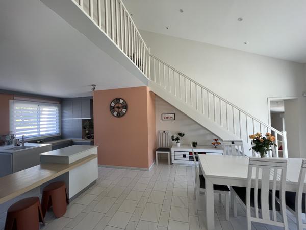 Poitiers (86000) MIGNE-AUXANCES Maison Contemporaine 5 Chambres avec Piscine et Grand Jardin arboré !