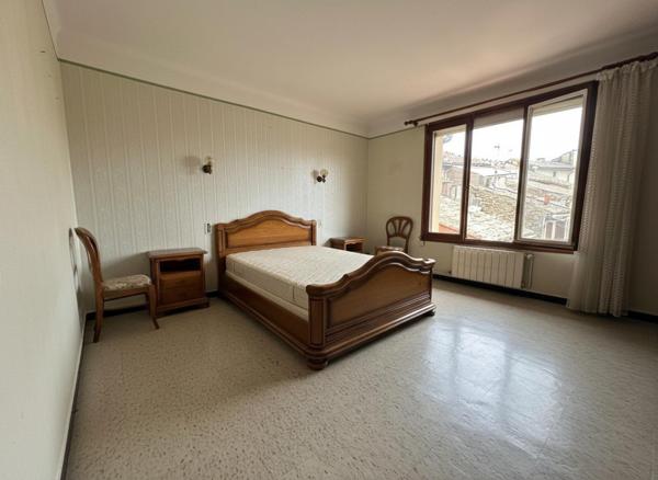 A VISITER SUR BOLLENE (84)  - MAGNIFIQUE MAISON DE VILLE DE 156 M²  ENV. AVEC GARAGE ET PLACE DE PARKING