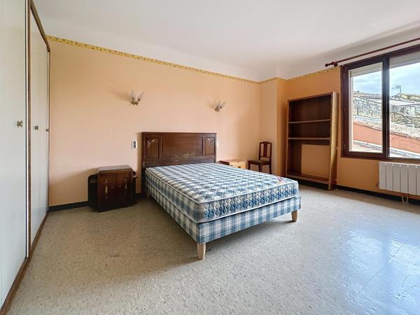 A VISITER SUR BOLLENE (84)  - MAGNIFIQUE MAISON DE VILLE DE 156 M²  ENV. AVEC GARAGE ET PLACE DE PARKING