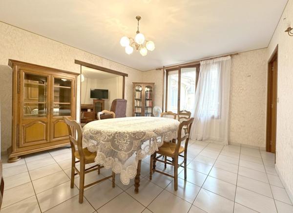 A VISITER SUR BOLLENE (84)  - MAGNIFIQUE MAISON DE VILLE DE 156 M²  ENV. AVEC GARAGE ET PLACE DE PARKING