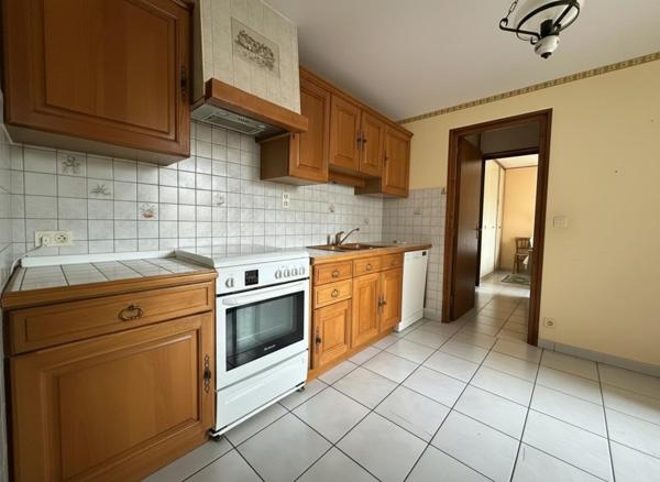 A VISITER SUR BOLLENE (84)  - MAGNIFIQUE MAISON DE VILLE DE 156 M²  ENV. AVEC GARAGE ET PLACE DE PARKING