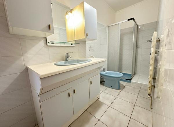 A VISITER SUR BOLLENE (84)  - MAGNIFIQUE MAISON DE VILLE DE 156 M²  ENV. AVEC GARAGE ET PLACE DE PARKING