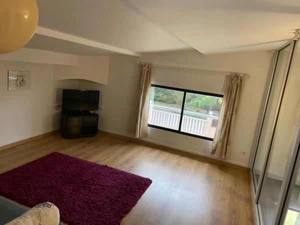 SECTEUR LA ROCHE SUR YON APPARTEMENT VERSION DUPLEX 50M² AVEC COURETTE PRIVEE ET PARKING