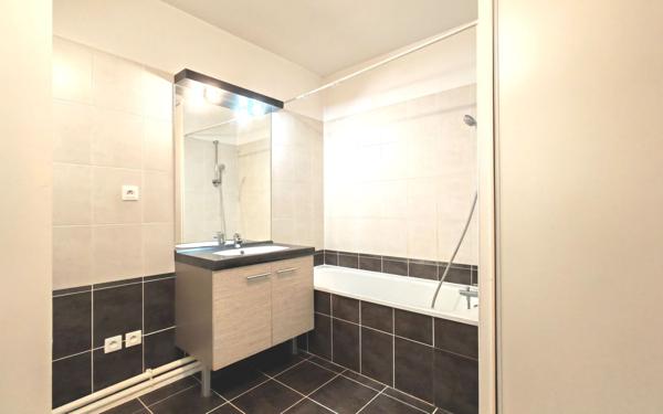 Appartement à vendre    2 pièces • 41,42 m2 Lyon 3