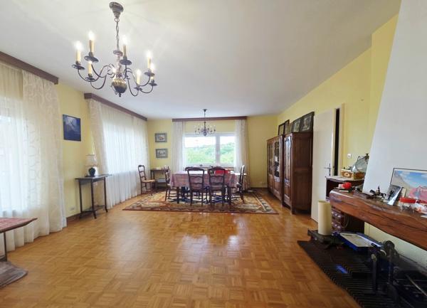 Exclusivité — Maison familiale de 220 m2 environ avec jardin
