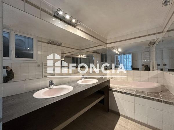 Location Appartement 5 pièces 121.72 m² - 12 RUE LESDIGUERES Grenoble 38000