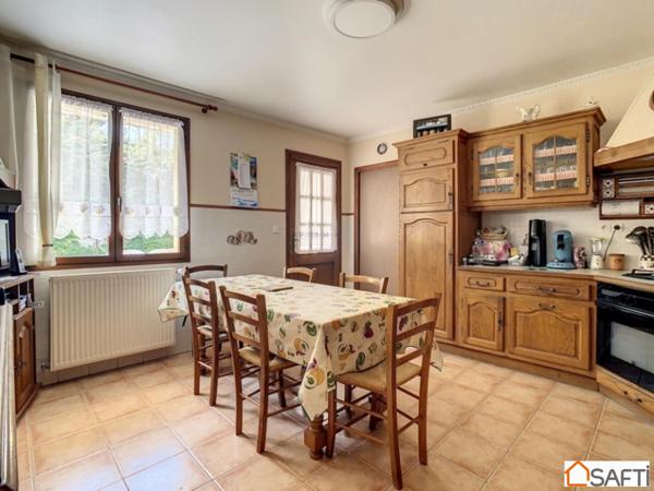 Maison de ville avec terrasse, jardin et dépendances