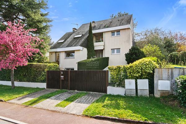 Maison Saint Germain En Laye 7 pièces 185 m2 €1 352 000 ** - Référence 18120