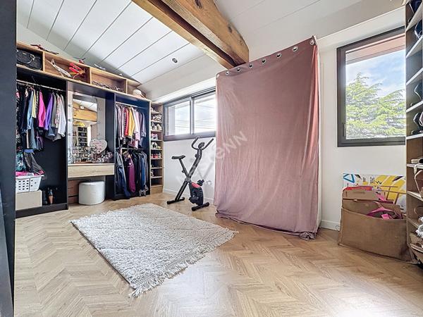 Maison recente a vendre a LA VARENNE - 3 chambres, garage, terrasse et jardinet.