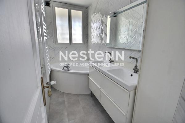 VENISSIEUX - APPARTEMENT - T4 - 74M² - BALCON - RANGEMENTS - COMMERCES - ECOLES - COLLEGES - TRAMWAY - BUS - GARE - COMPLEXES SPORTIFS - PROCHE AXES ROUTIERS - RESIDENCE SECURISEE - VUE DEGAGEE - PROXIMITE ECOLES COLLEGES - BUS