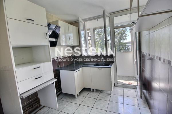 VENISSIEUX - APPARTEMENT - T4 - 74M² - BALCON - RANGEMENTS - COMMERCES - ECOLES - COLLEGES - TRAMWAY - BUS - GARE - COMPLEXES SPORTIFS - PROCHE AXES ROUTIERS - RESIDENCE SECURISEE - VUE DEGAGEE - PROXIMITE ECOLES COLLEGES - BUS