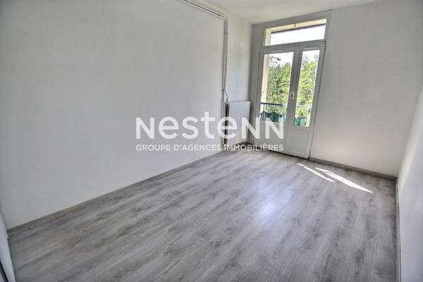 VENISSIEUX - APPARTEMENT - T4 - 74M² - BALCON - RANGEMENTS - COMMERCES - ECOLES - COLLEGES - TRAMWAY - BUS - GARE - COMPLEXES SPORTIFS - PROCHE AXES ROUTIERS - RESIDENCE SECURISEE - VUE DEGAGEE - PROXIMITE ECOLES COLLEGES - BUS