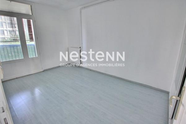 VENISSIEUX - APPARTEMENT - T4 - 74M² - BALCON - RANGEMENTS - COMMERCES - ECOLES - COLLEGES - TRAMWAY - BUS - GARE - COMPLEXES SPORTIFS - PROCHE AXES ROUTIERS - RESIDENCE SECURISEE - VUE DEGAGEE - PROXIMITE ECOLES COLLEGES - BUS