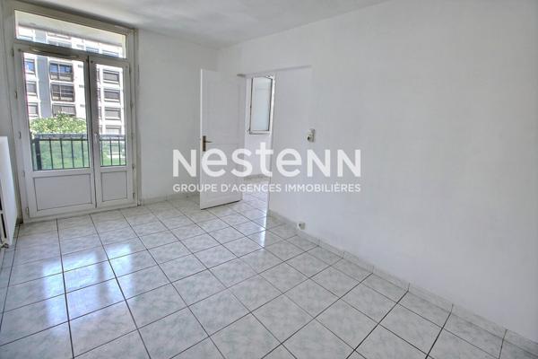 VENISSIEUX - APPARTEMENT - T4 - 74M² - BALCON - RANGEMENTS - COMMERCES - ECOLES - COLLEGES - TRAMWAY - BUS - GARE - COMPLEXES SPORTIFS - PROCHE AXES ROUTIERS - RESIDENCE SECURISEE - VUE DEGAGEE - PROXIMITE ECOLES COLLEGES - BUS