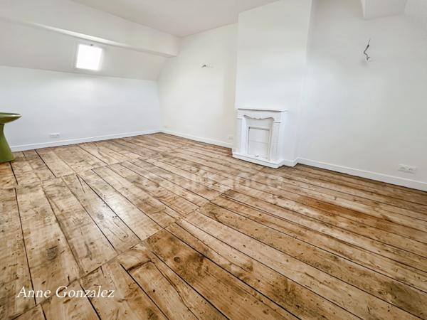 OLIVET CENTRE proche ORLEANS Centre, à vendre superbe Maison Bourgeoise rénovée et nichée sur un parc arboré de 1780 m2 plein sud et sans vis à vis. Nombreuses dépendances idéales pour profession lib