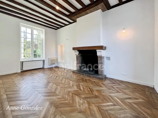 OLIVET CENTRE proche ORLEANS Centre, à vendre superbe Maison Bourgeoise rénovée et nichée sur un parc arboré de 1780 m2 plein sud et sans vis à vis. Nombreuses dépendances idéales pour profession lib