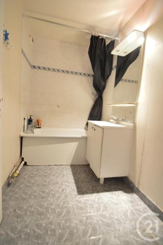 Appartement F3 à vendre  3 pièces - 65 m2 ST DENIS - 93