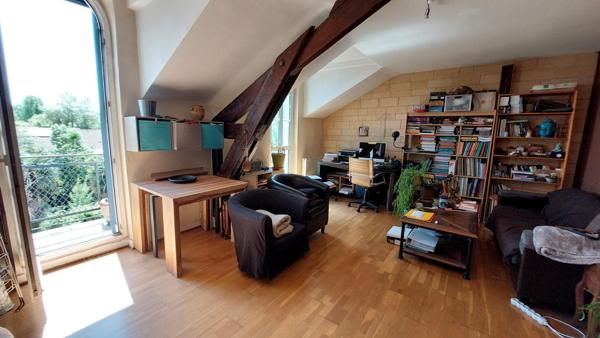 Bien chaleureux et de caractère proche gare