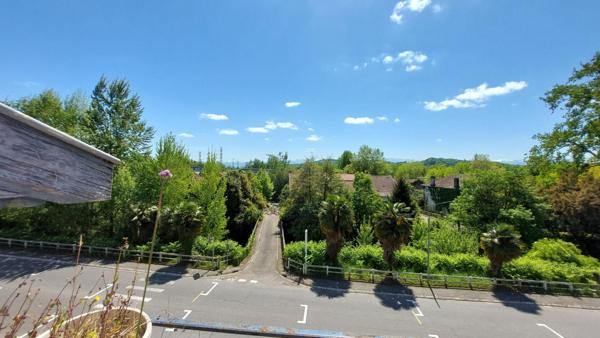 Bien chaleureux et de caractère proche gare