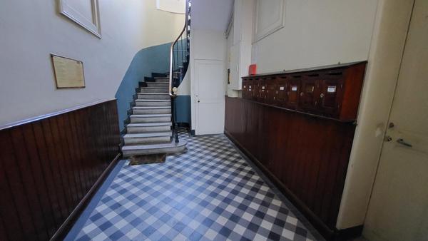 Bien chaleureux et de caractère proche gare