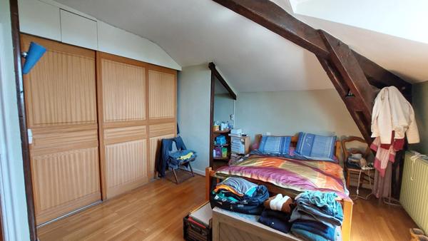 Bien chaleureux et de caractère proche gare