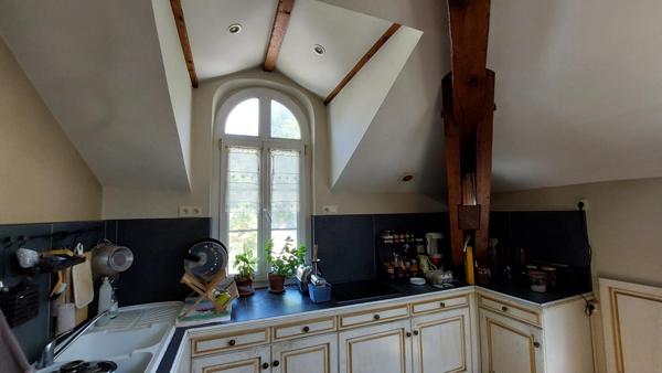 Bien chaleureux et de caractère proche gare