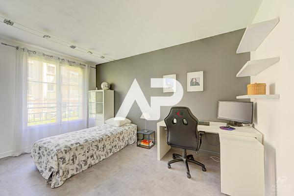 Appartement Rueil Malmaison 3 pièce(s) 82.49 m2 485 000 € **  - Référence  19883