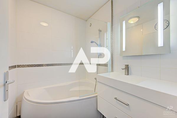 Appartement Rueil Malmaison 3 pièce(s) 82.49 m2 485 000 € **  - Référence  19883