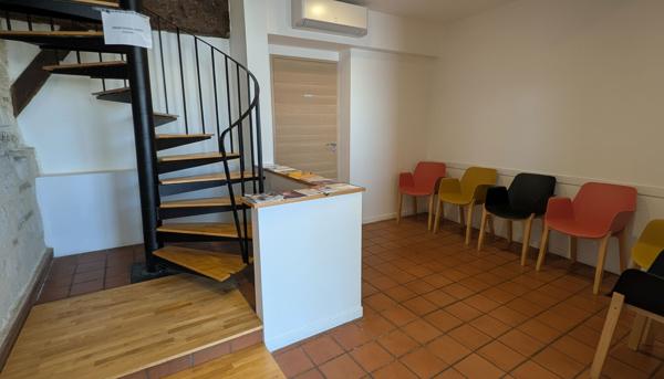 Bureaux Isle Jourdain 4 pièce(s) 140 m2