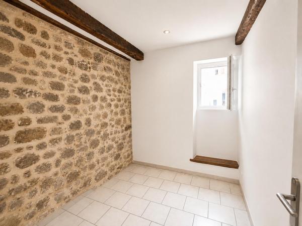 APPARTEMENT LUMINEUX -  2 PIECES avec VUE DEGAGEE