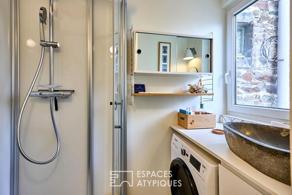 Immeuble en pierre rénové en trois logements