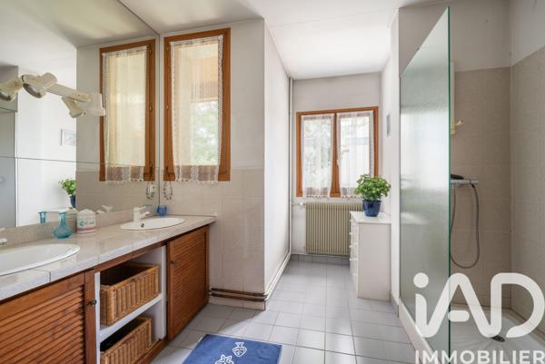 Maison à vendre 5 pièces 165 m² Grenoble